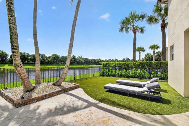 718 Edgebrook Lane, West Palm Beach, FL 33411