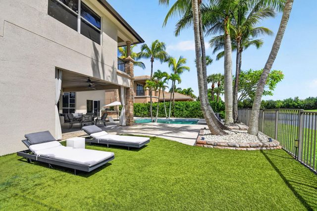718 Edgebrook Lane, West Palm Beach, FL 33411