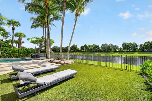 718 Edgebrook Lane, West Palm Beach, FL 33411