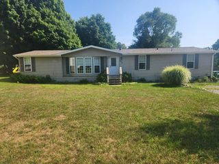 913 E Lewis Street, Whitehall, MI 49461