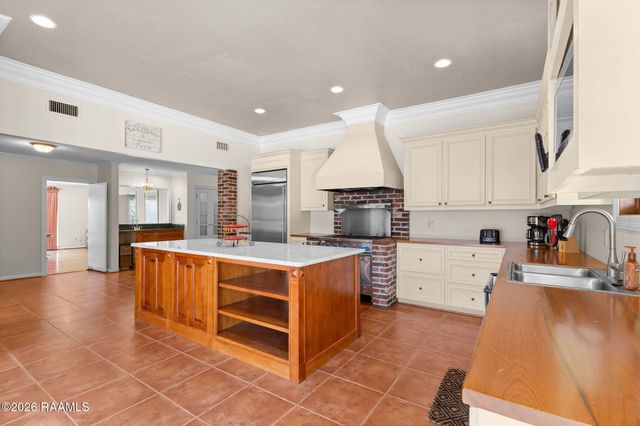 121 Beverly Drive, Lafayette, LA 70503
