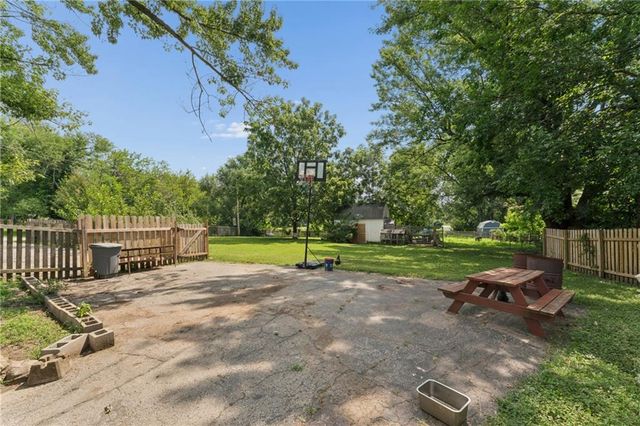 8001 Blue Ridge Boulevard, Raytown, MO 64138