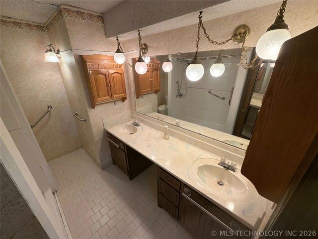 6311 E 81 Street N, Fort Gibson, OK 74434