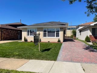13912 S MANISTEE Avenue, Burnham, IL 60633