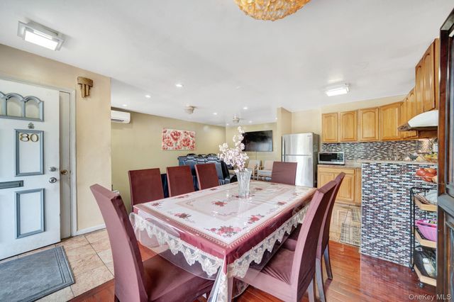 87-80 Little Neck Parkway, Floral Park, NY 11001