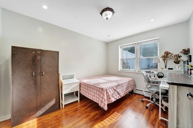 87-80 Little Neck Parkway, Floral Park, NY 11001