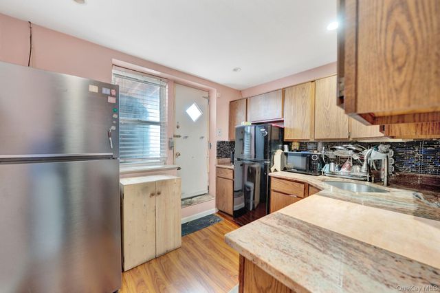 87-80 Little Neck Parkway, Floral Park, NY 11001