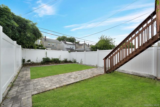 87-80 Little Neck Parkway, Floral Park, NY 11001