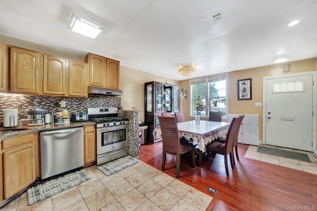 87-80 Little Neck Parkway, Floral Park, NY 11001