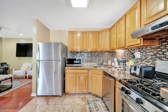 87-80 Little Neck Parkway, Floral Park, NY 11001