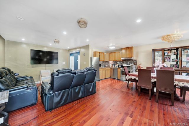 87-80 Little Neck Parkway, Floral Park, NY 11001
