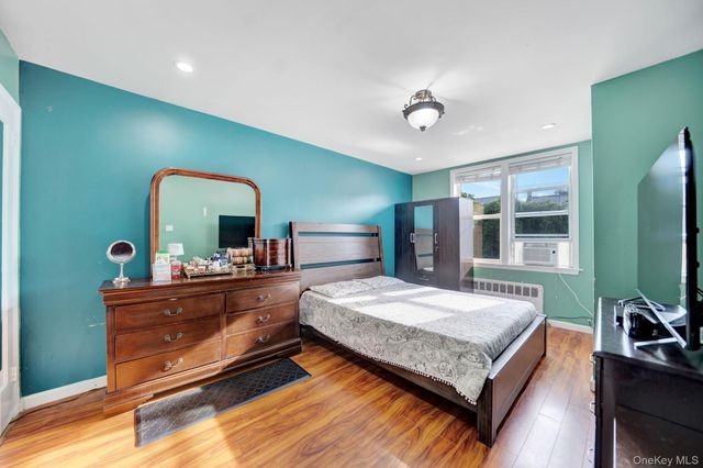 87-80 Little Neck Parkway, Floral Park, NY 11001