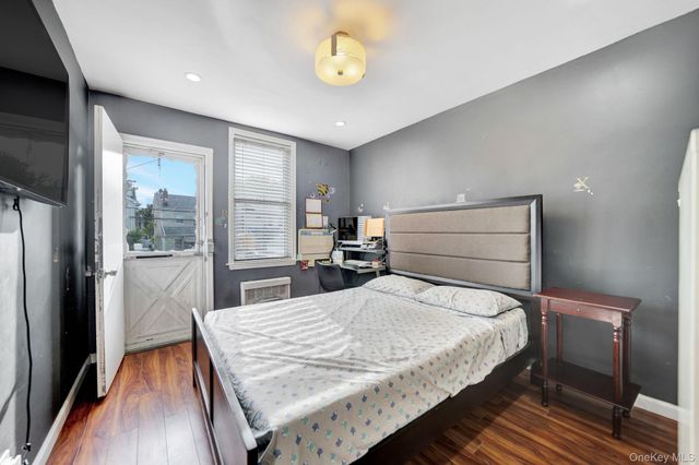 87-80 Little Neck Parkway, Floral Park, NY 11001