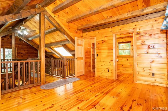 8 Deer Run Road, Holland, NY 14080