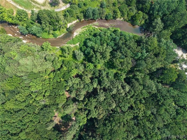 8 Deer Run Road, Holland, NY 14080