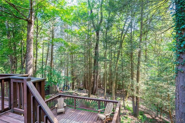 8 Deer Run Road, Holland, NY 14080