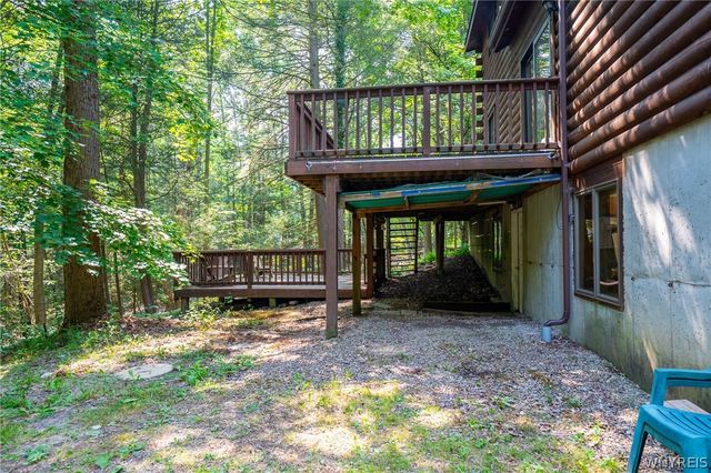 8 Deer Run Road, Holland, NY 14080