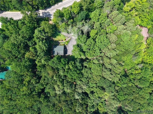 8 Deer Run Road, Holland, NY 14080