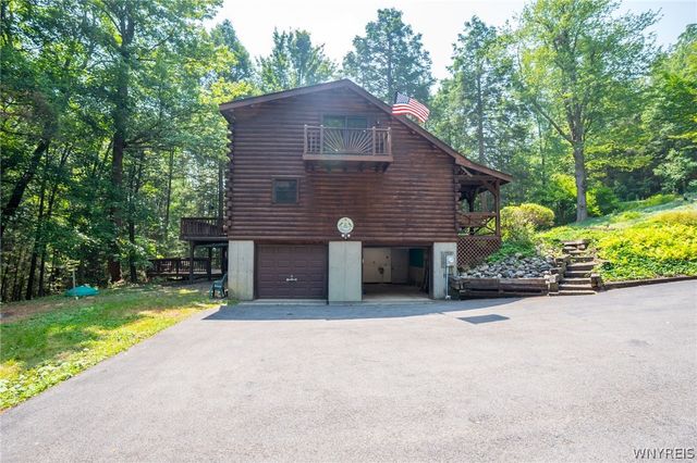 8 Deer Run Road, Holland, NY 14080