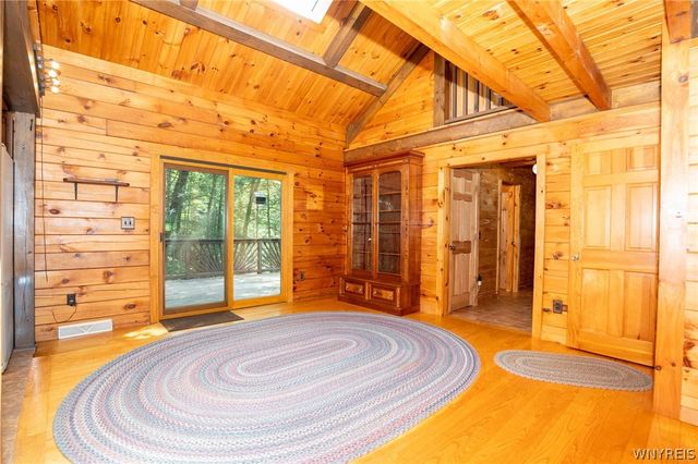 8 Deer Run Road, Holland, NY 14080