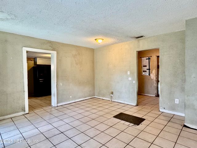 2545 LAMEE Lane, Jacksonville, FL 32207