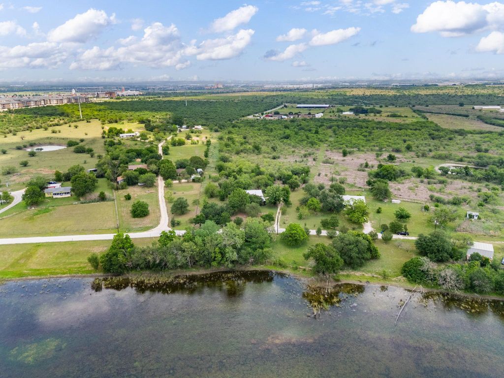 907 Horace Howard DR, San Marcos, TX 78666