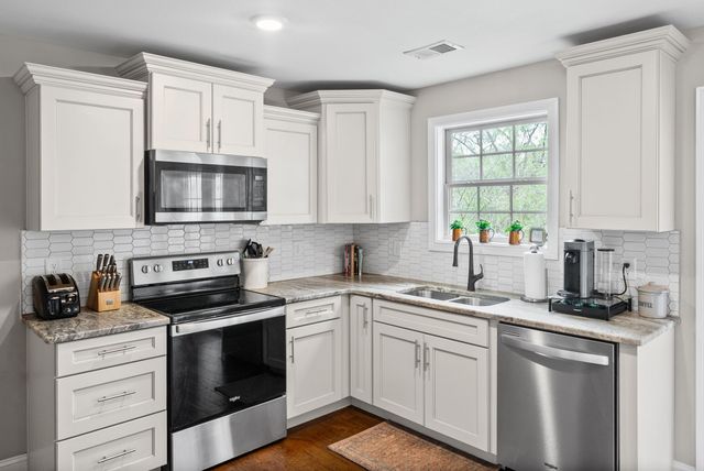 1140 Racker Dr, Clarksville, TN 37043