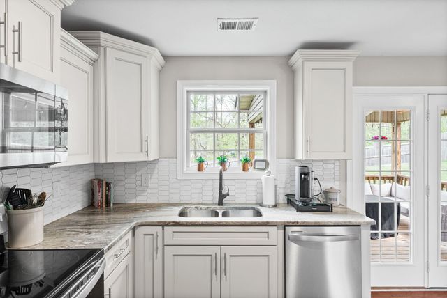 1140 Racker Dr, Clarksville, TN 37043