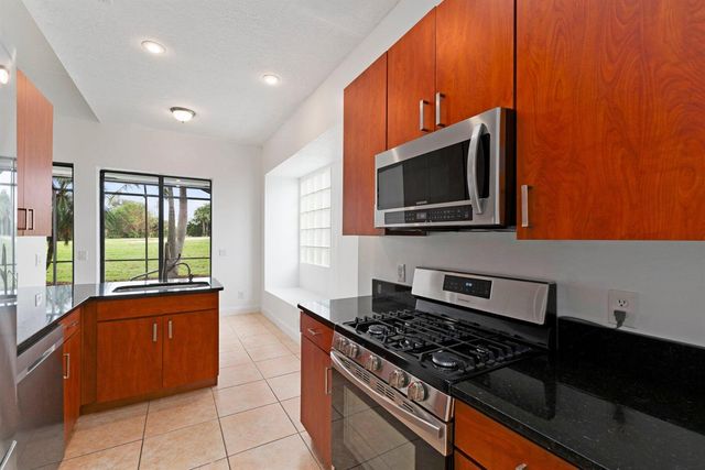 435 SW Jefferson Circle, Port St. Lucie, FL 34986