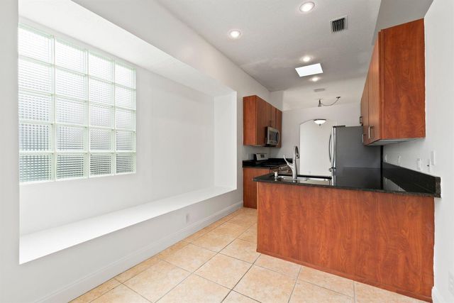 435 SW Jefferson Circle, Port St. Lucie, FL 34986