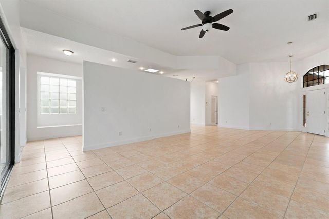 435 SW Jefferson Circle, Port St. Lucie, FL 34986