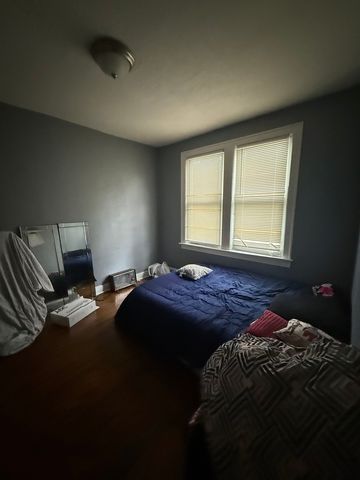 10230 S Yates Boulevard, Chicago, IL 60617