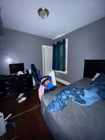 10230 S Yates Boulevard, Chicago, IL 60617