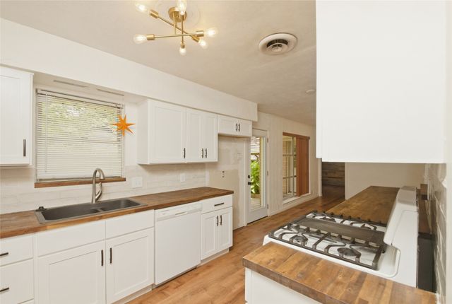 2703 Robinwood Lane, Denton, TX 76209