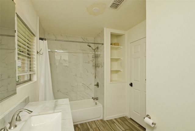 2703 Robinwood Lane, Denton, TX 76209