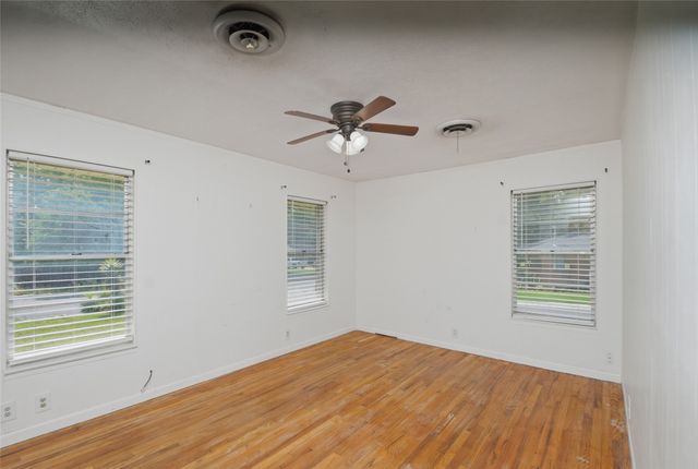 2703 Robinwood Lane, Denton, TX 76209