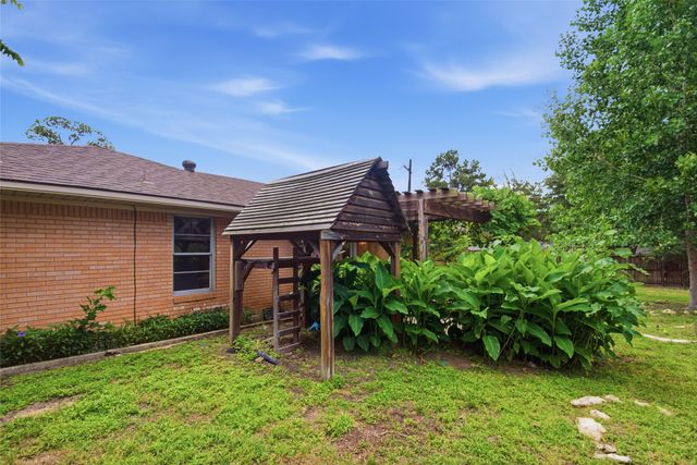 2703 Robinwood Lane, Denton, TX 76209