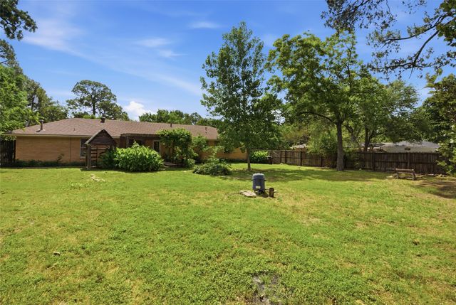 2703 Robinwood Lane, Denton, TX 76209