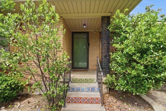 2703 Robinwood Lane, Denton, TX 76209