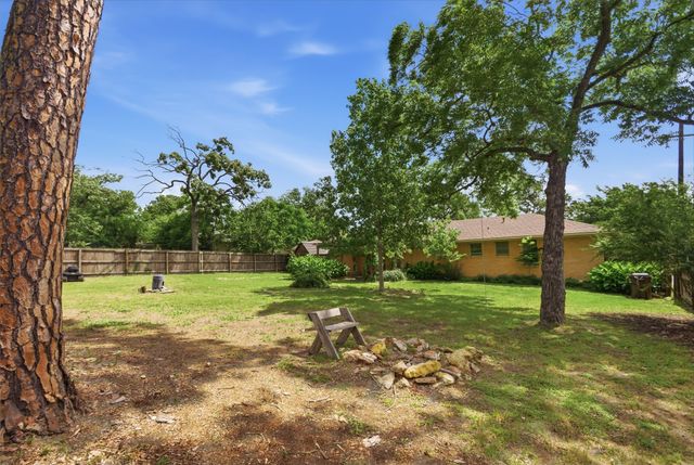 2703 Robinwood Lane, Denton, TX 76209