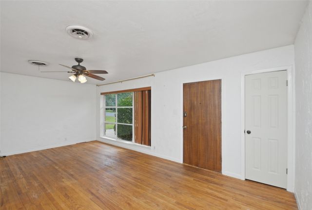2703 Robinwood Lane, Denton, TX 76209