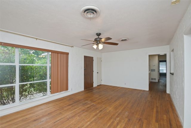 2703 Robinwood Lane, Denton, TX 76209