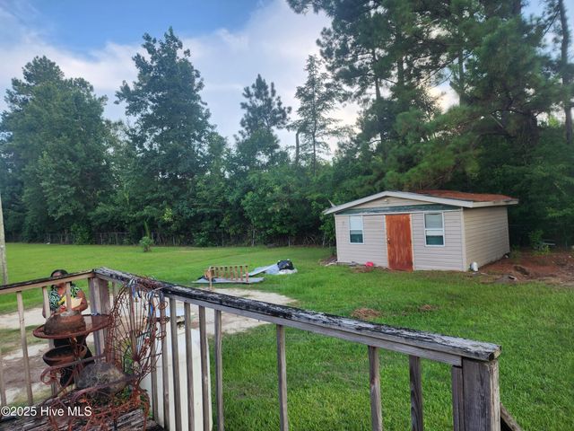 585 Sycamore Drive, Burgaw, NC 28425