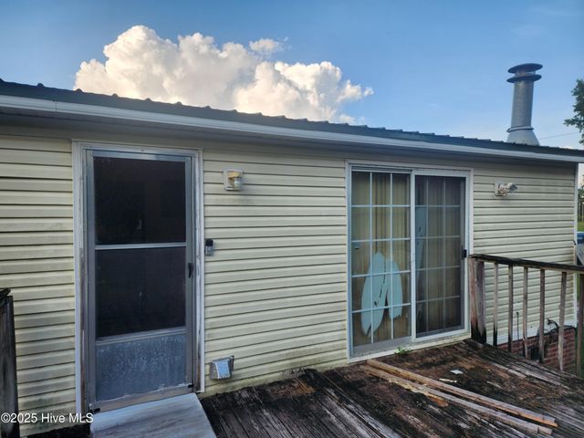 585 Sycamore Drive, Burgaw, NC 28425
