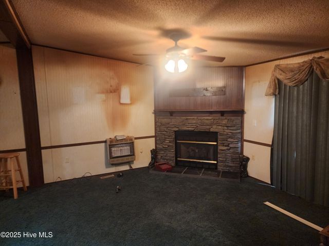 585 Sycamore Drive, Burgaw, NC 28425