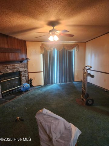 585 Sycamore Drive, Burgaw, NC 28425