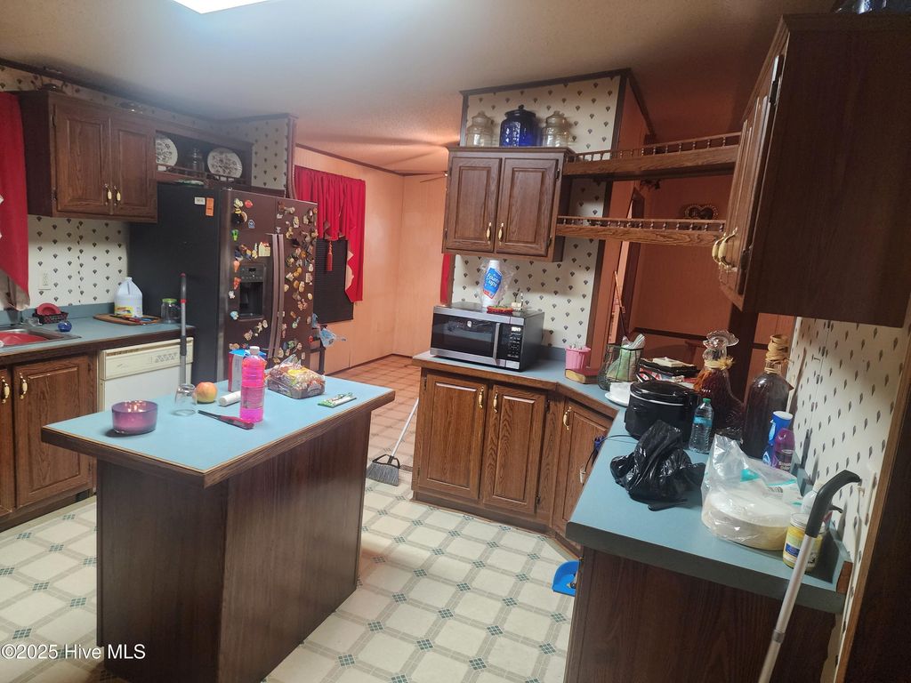 585 Sycamore Drive, Burgaw, NC 28425