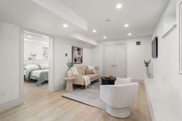 10 Clyde Road 10-1, Watertown, MA 02472