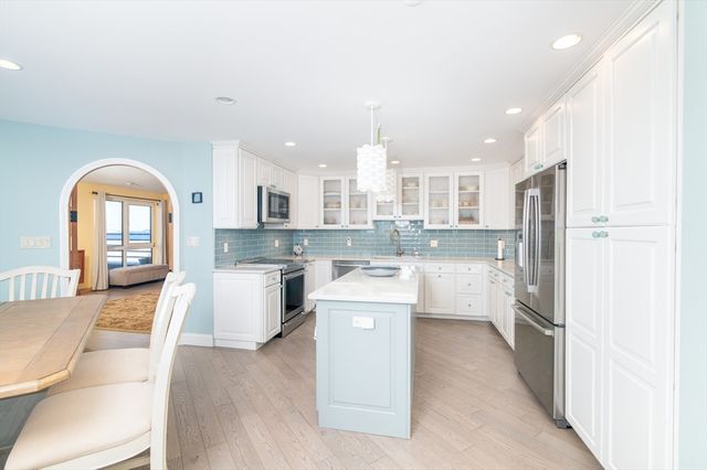 1001 Marina Dr. 708, Quincy, MA 02171