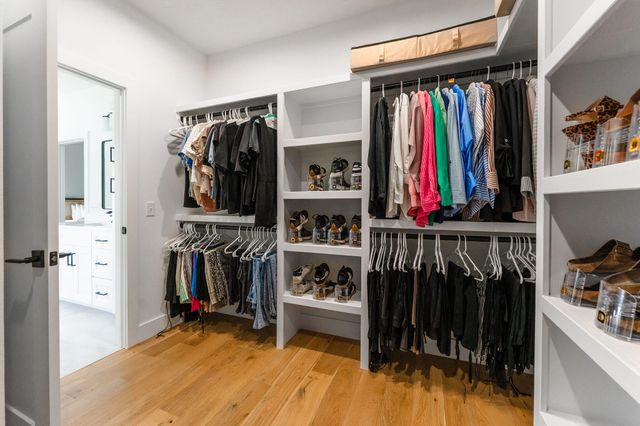 4464 E Lancaster Way, Springfield, MO 65802